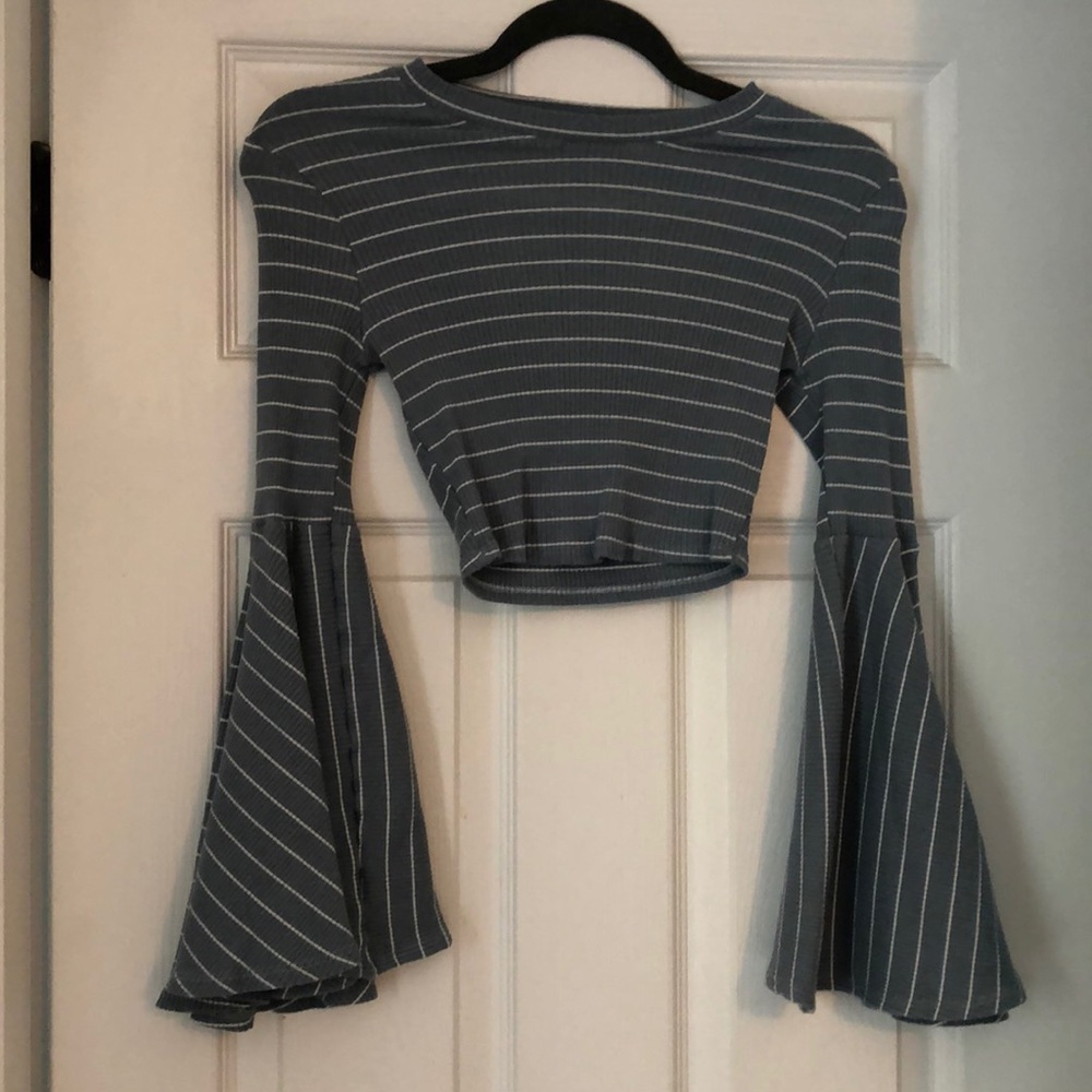 Crop top, flow sleeve